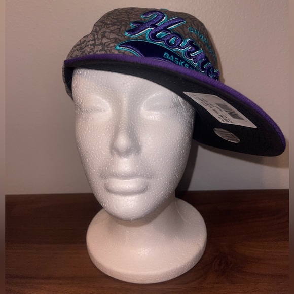 Charlotte Hornets Snap-back 🧢 - Picture 5 of 6